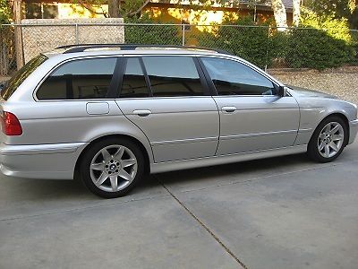 2003 bmw 525i base wagon 4-door 2.5l  5-speed