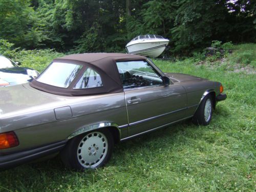 1988 mercedes-benz 560sl base convertible 2-door 5.6l