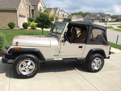 1995 jeep wrangler, excelent condition