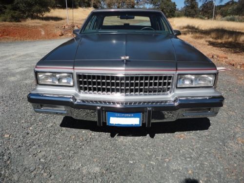 1987 Chevrolet Caprice Classic LS Brougham Sedan 4-Door 5.0L, image 9