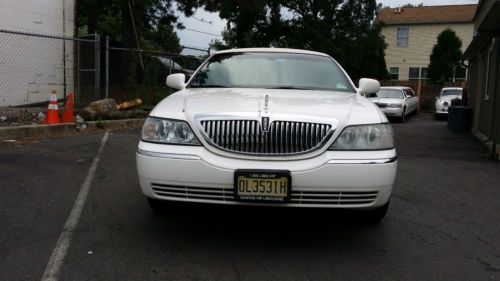 2006 Lincoln Town Car 120" QVM by Executive Coach Builders *10 passenger*, image 2