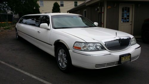 2006 Lincoln Town Car 120" QVM by Executive Coach Builders *10 passenger*, image 3