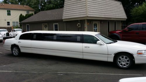 2006 Lincoln Town Car 120" QVM by Executive Coach Builders *10 passenger*, image 4