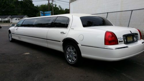 2006 Lincoln Town Car 120" QVM by Executive Coach Builders *10 passenger*, image 5