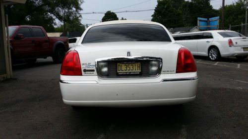 2006 Lincoln Town Car 120" QVM by Executive Coach Builders *10 passenger*, image 7