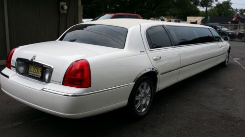2006 Lincoln Town Car 120" QVM by Executive Coach Builders *10 passenger*, image 9