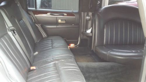 2006 Lincoln Town Car 120" QVM by Executive Coach Builders *10 passenger*, image 13