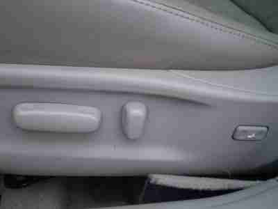 CD ABS Brakes Air Conditioning Alloy Wheels AM/FM Radio Automatic Headlights, image 12