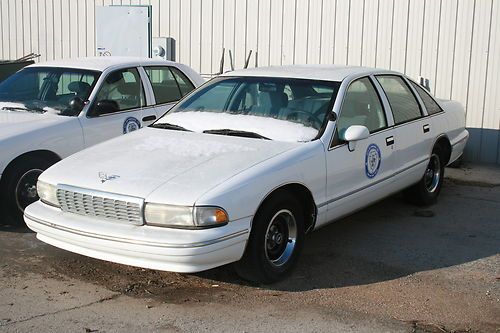 1994 chevrolet caprice classic ls sedan 4-door 5.7l