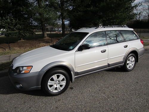 Pearl white 2005 subaru outback near perfect condition runs 100%