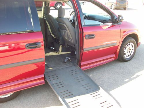 2007 dodge grand caravan-wheel chair van, braun entervan