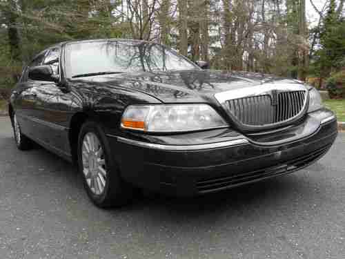 2004 Lincoln Town Car Executive L Sedan 4-Door 4.6L, image 2
