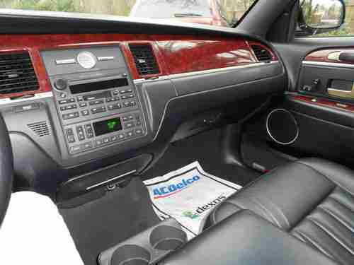 2004 Lincoln Town Car Executive L Sedan 4-Door 4.6L, image 16