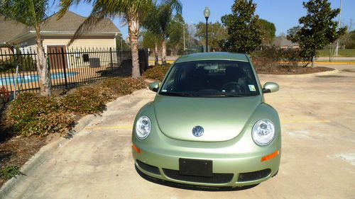 2010 volkswagen beetle base hatchback 2-door 2.5l green no reserve price