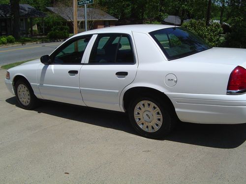 2005 ford crown victoria dedicated cng low miles never a police car white