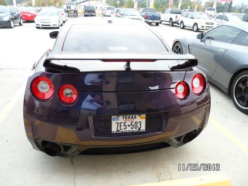 2010 nissan gt-r premium coupe 2-door 3.8l