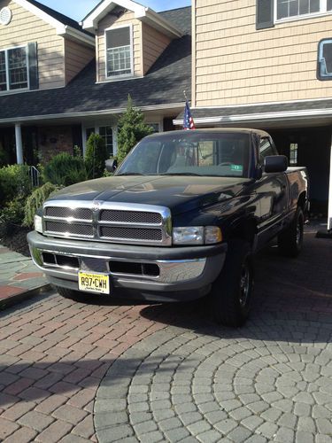 Dodge ram 1500 *****  clean truck !