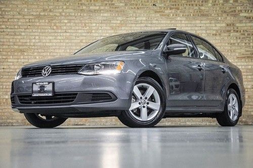 2012 vw jetta tdi! heated sts! moonroof! 5spd! only 10k mi!