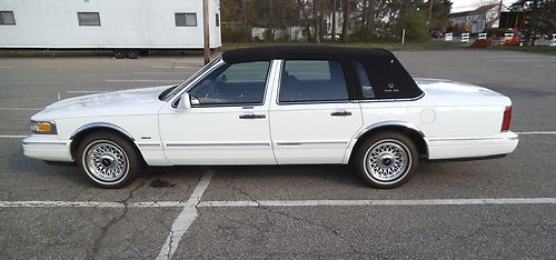 1996 lincoln town car executive sedan 4-door 4.6l