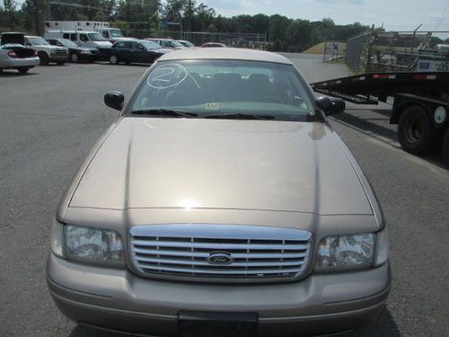 purchase-used-2000-ford-crown-victoria-ex-police-car-government-surplus
