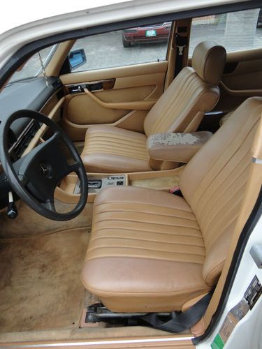 1982 Mercedes-Benz 300D Base Sedan 4-Door 3.0L White, image 8