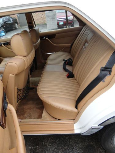 1982 Mercedes-Benz 300D Base Sedan 4-Door 3.0L White, image 9