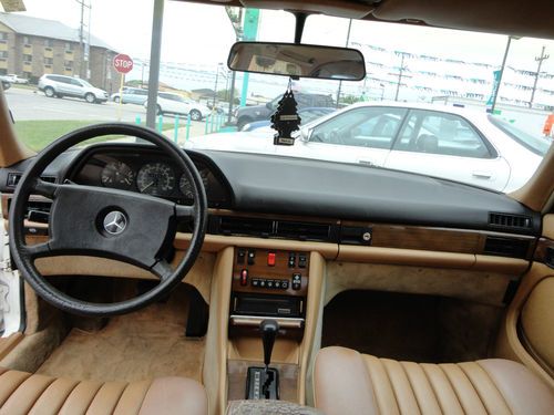 1982 Mercedes-Benz 300D Base Sedan 4-Door 3.0L White, image 10