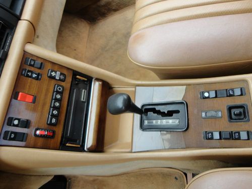 1982 Mercedes-Benz 300D Base Sedan 4-Door 3.0L White, image 11