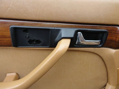 1982 Mercedes-Benz 300D Base Sedan 4-Door 3.0L White, image 14