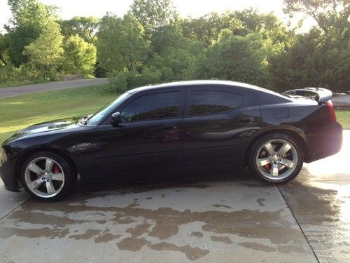 2006 dodge charger srt8 sedan 4-door 6.1l