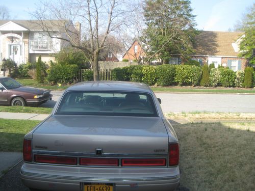 Garage kept! 77,000 orig. miles 1997 lincoln towncar executive series..