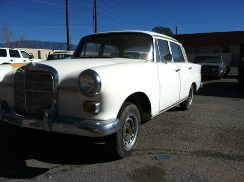 1966 mercedes benz 200 4 door