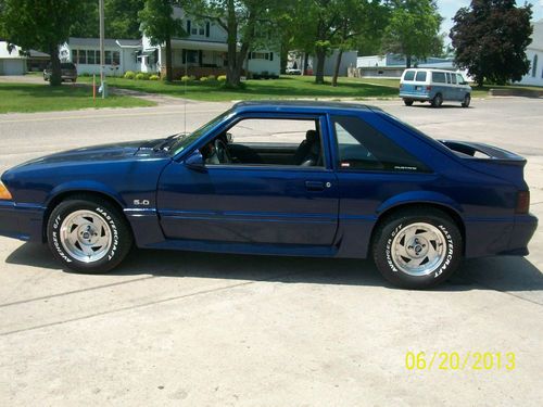 1990 ford mustang gt hatchback 2-door 5.0l