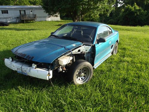 1995 ford mustang base coupe 2-door 3.8l auto.  front end damage. good title