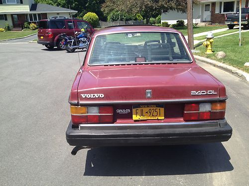 1990 volvo 240 base sedan 4-door 2.3l runs and drives awesome