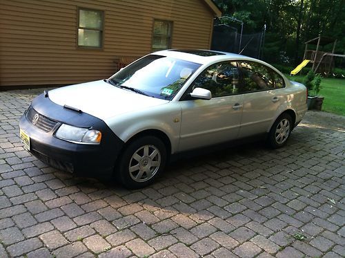 1999 volkswagen passat gls sedan 4-door 1.8l