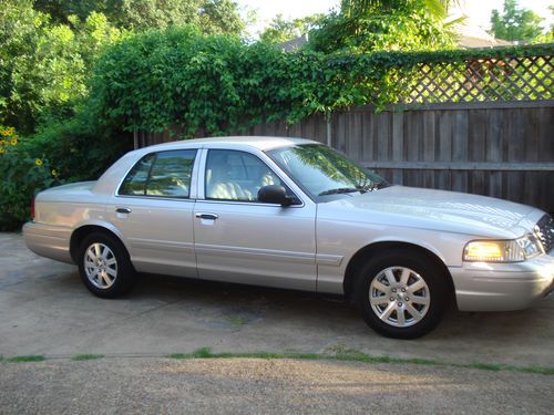 2008 ford crown victoria lx automatic - v8 - silver - 4 dr.