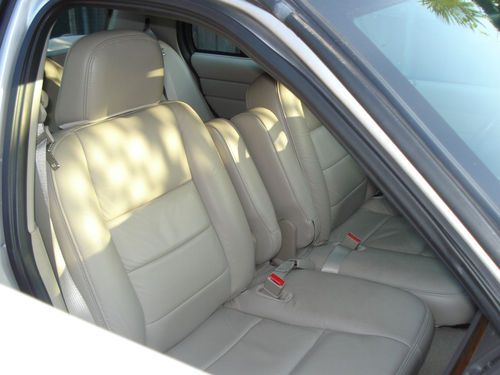 2008 Ford Crown Victoria LX Automatic - V8 - Silver - 4 dr., image 2