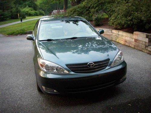2004 Toyota Camry XLE Sedan 4-Door 3.0L, image 2