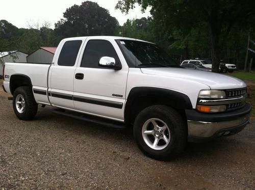 Extended cab pickup 4x4 automatic