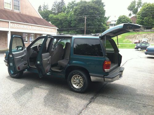1998 Ford Explorer XLT Sport Utility 4-Door 4.0L COLD AC ALL WHEEL DRIVE SAFE, image 2