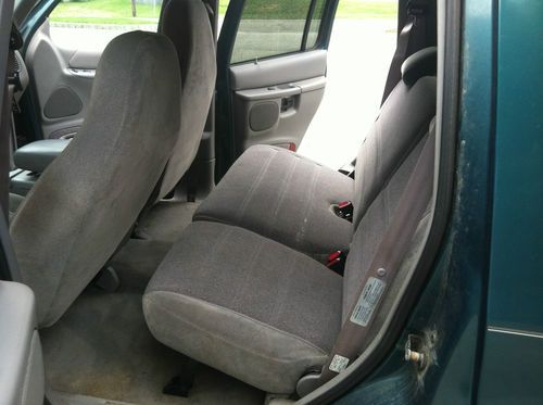1998 Ford Explorer XLT Sport Utility 4-Door 4.0L COLD AC ALL WHEEL DRIVE SAFE, image 5