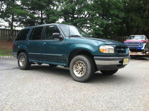 1998 Ford Explorer XLT Sport Utility 4-Door 4.0L COLD AC ALL WHEEL DRIVE SAFE, image 11