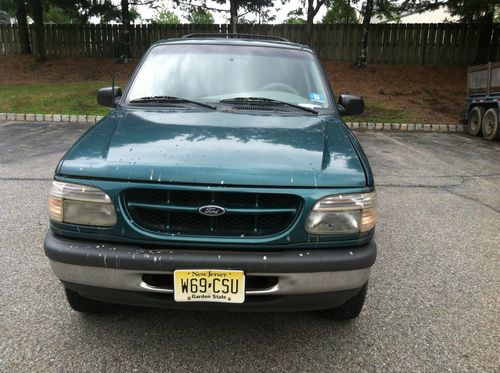 1998 Ford Explorer XLT Sport Utility 4-Door 4.0L COLD AC ALL WHEEL DRIVE SAFE, image 14