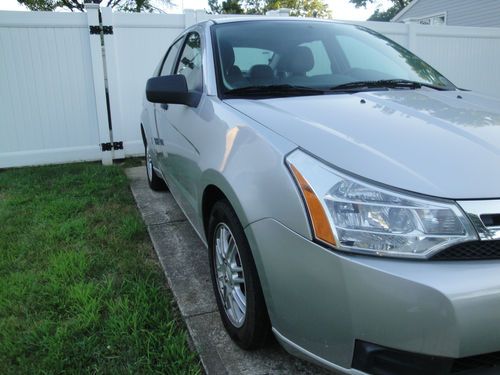 2009 Ford Focus SE Sedan 4-Door 2.0L..Mint, image 3