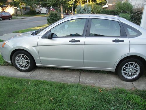 2009 Ford Focus SE Sedan 4-Door 2.0L..Mint, image 4