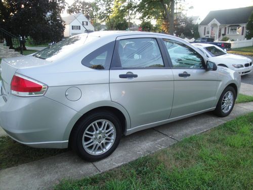 2009 Ford Focus SE Sedan 4-Door 2.0L..Mint, image 7