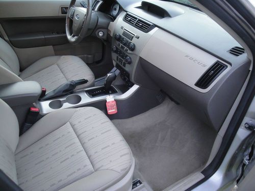 2009 Ford Focus SE Sedan 4-Door 2.0L..Mint, image 10