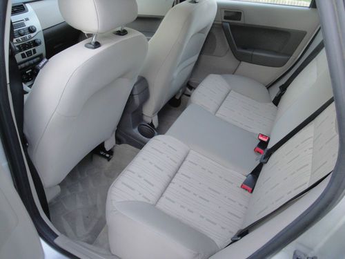 2009 Ford Focus SE Sedan 4-Door 2.0L..Mint, image 11
