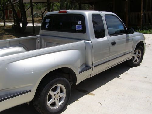 Toyota tacoma sr5, 2000, standard 5 speed, 4 cyl, very good cond., looks good